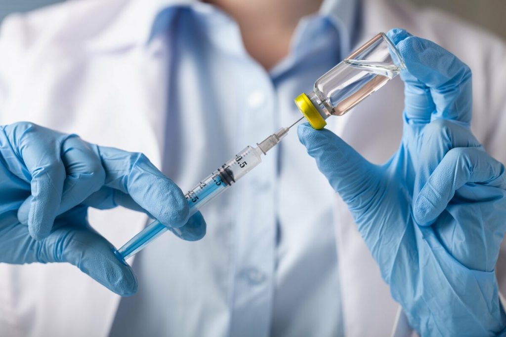 Вакцина от COVID-19: кто первый?