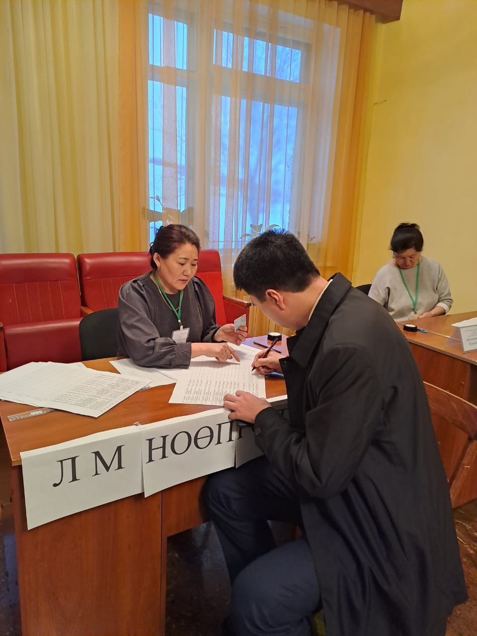 Избирательные участки Восточно-Казахстанской области начали свою работу