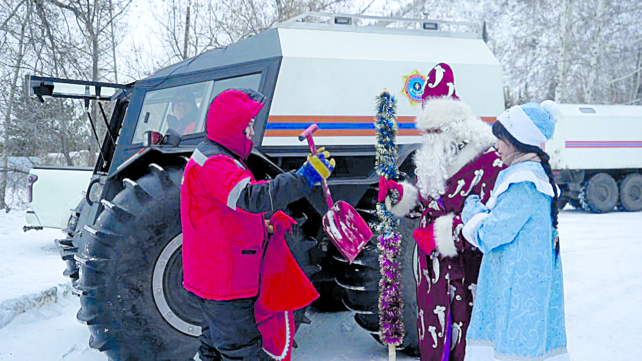 Аяз Ата и Дед Мороз: новогодние приключения в Усть-Каменогорске